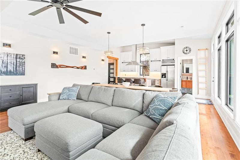9 W St, Lake Lotawana, MO 64086