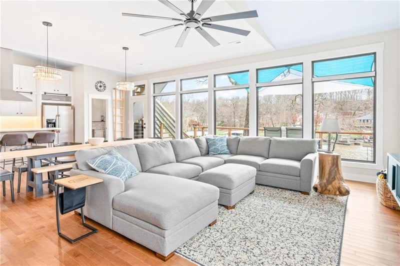 9 W St, Lake Lotawana, MO 64086
