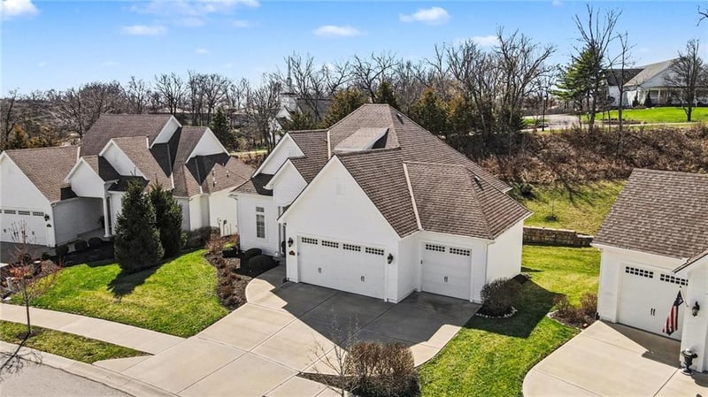 9297 Lime Stone Rd, Parkville, MO 64152