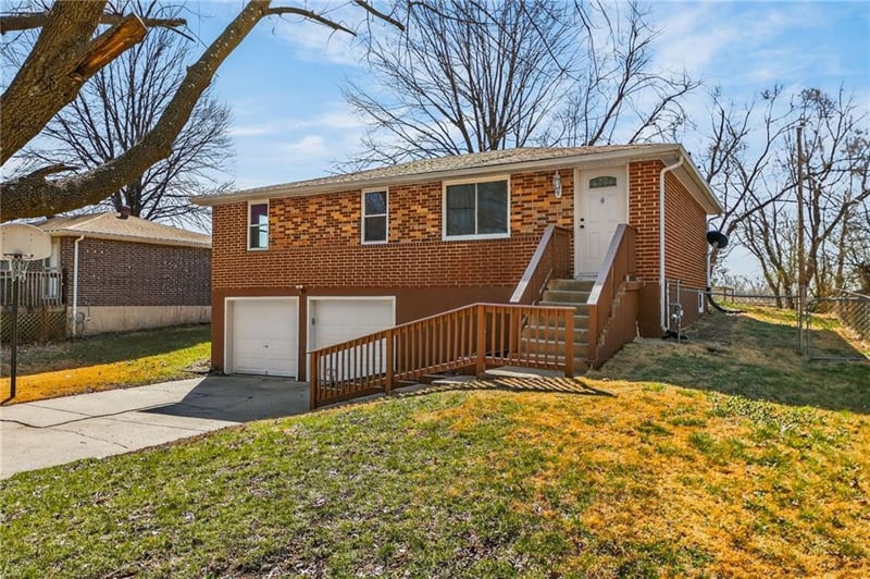 5909 45th Ter, Kansas City, MO 64117