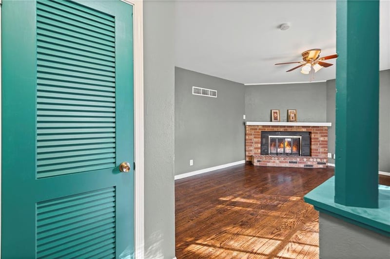 6302 102nd St, Kansas City, MO 64134