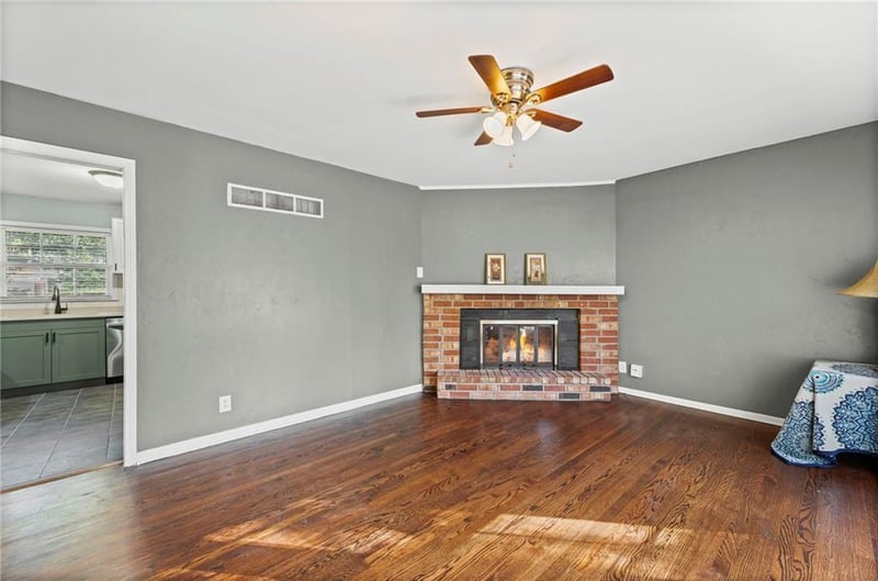 6302 102nd St, Kansas City, MO 64134