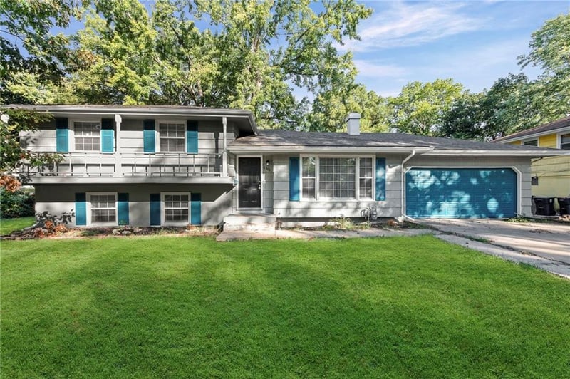 6302 102nd St, Kansas City, MO 64134