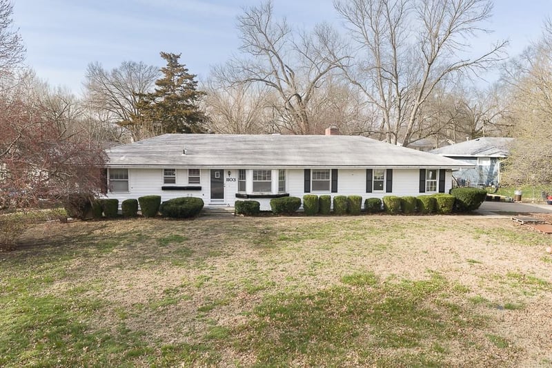 1103 19th Ter, Lawrence, KS 66046