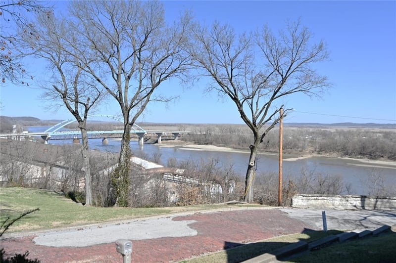 308 R St, Atchison, KS 66002