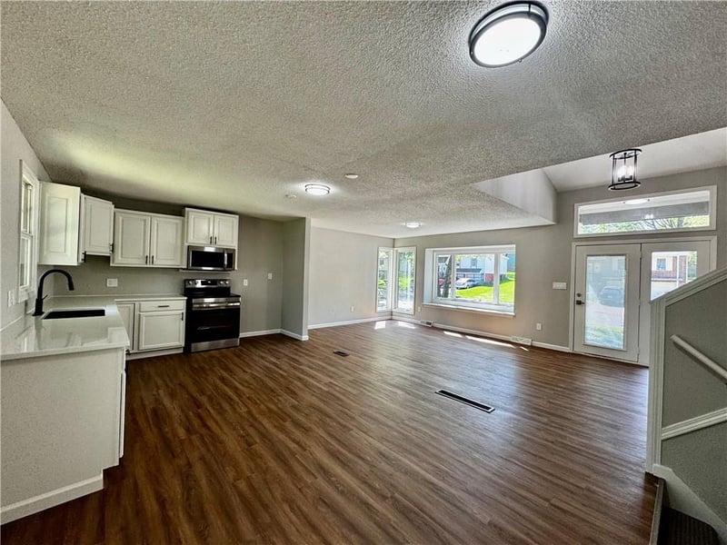 1621 Belvidere Ave, Independence, MO 64056