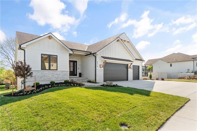 4332 Hideaway Dr, Lee's Summit, MO 64064