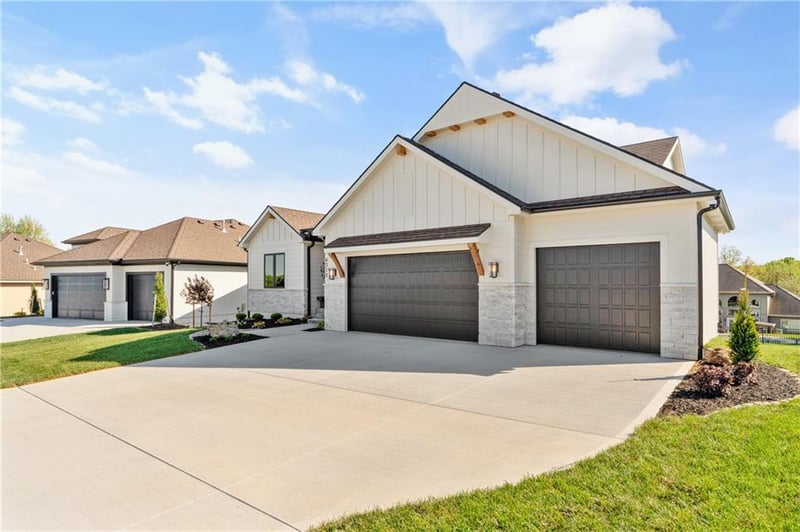 4332 Hideaway Dr, Lee's Summit, MO 64064