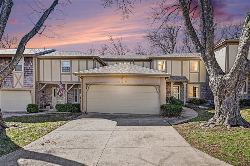 10907 W 96th Ter, Overland Park, KS 66214