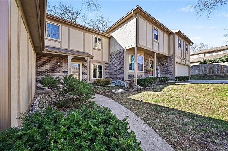 10907 W 96th Ter, Overland Park, KS 66214