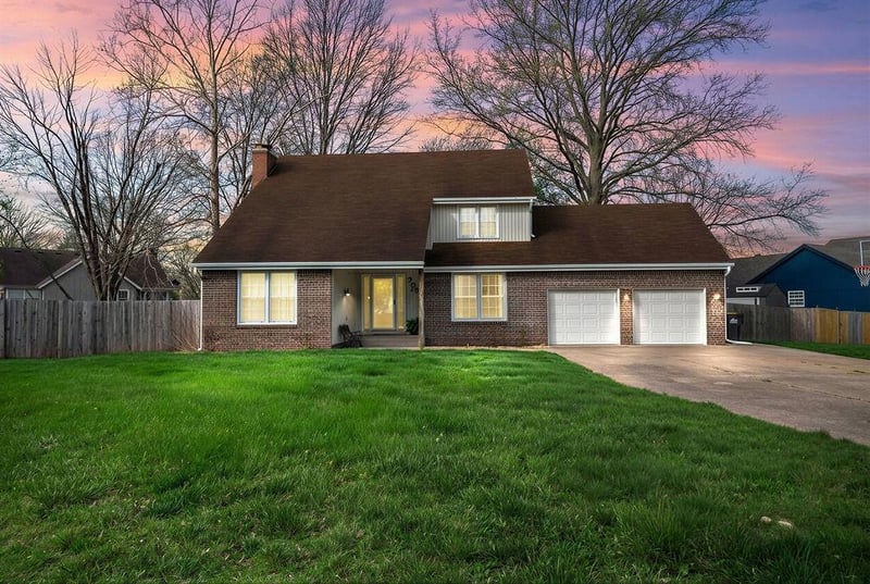 709 41st St, Blue Springs, MO 64015