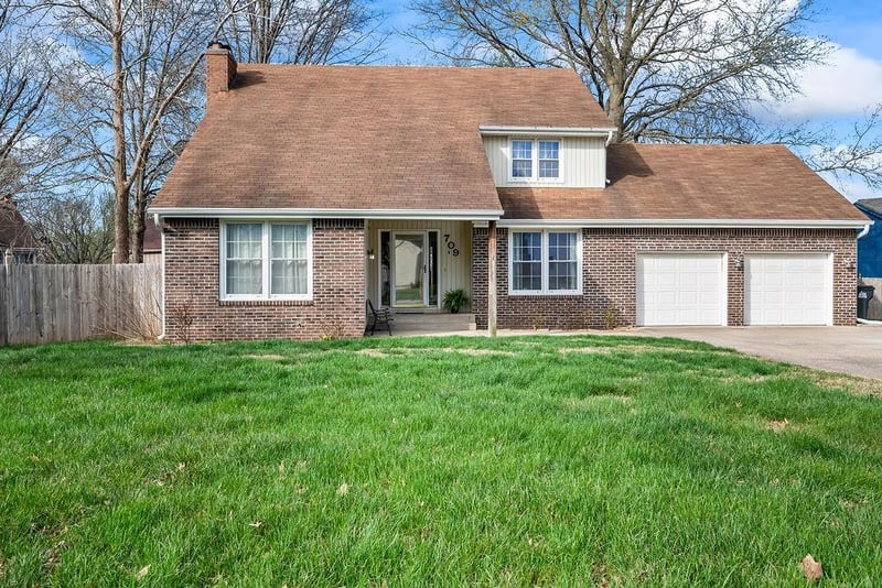709 41st St, Blue Springs, MO 64015