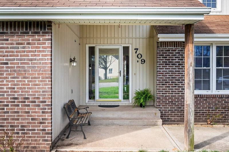 709 41st St, Blue Springs, MO 64015