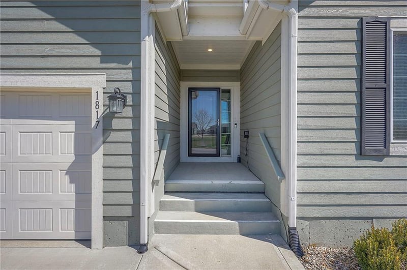 1817 Prairie Grass Dr, Raymore, MO 64083