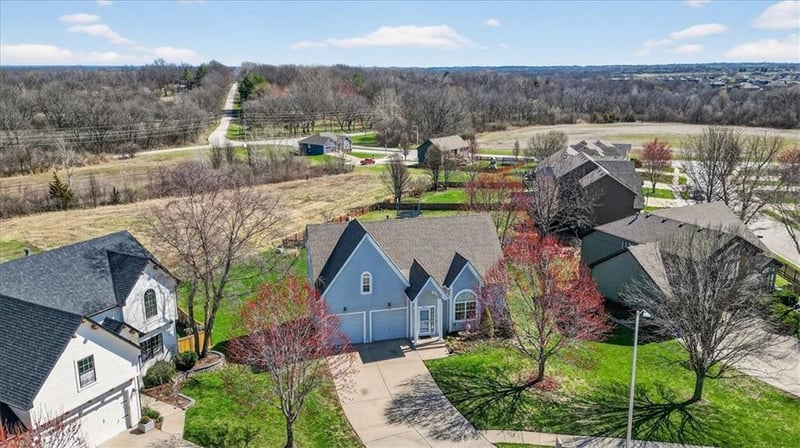 6212 120th St, Kansas City, MO 64166