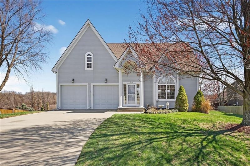 6212 120th St, Kansas City, MO 64166