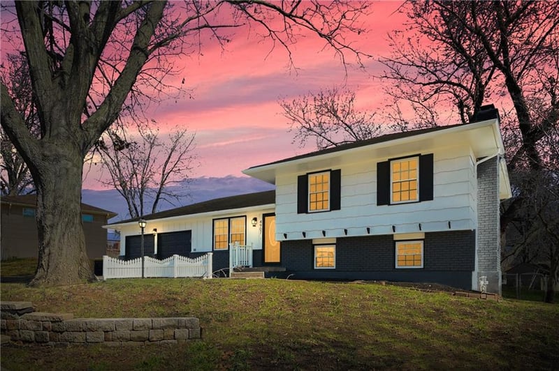 4907 Crescent Ave, Kansas City, MO 64133