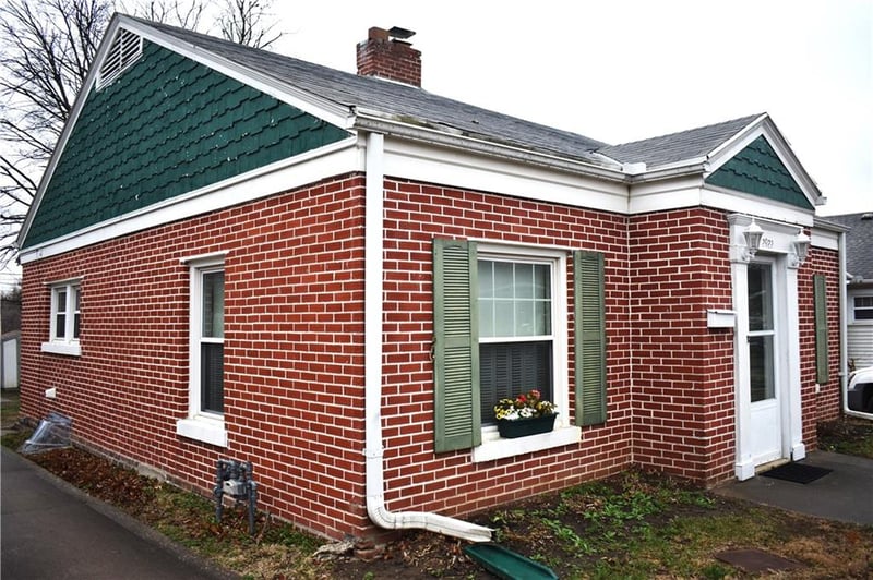 2922 Angelique St, St Joseph, MO 64501