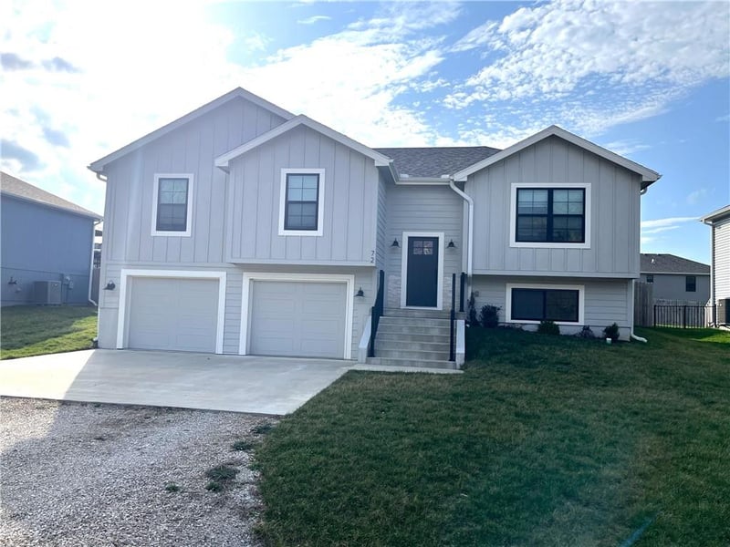 72 461 Rd, Warrensburg, MO 64093