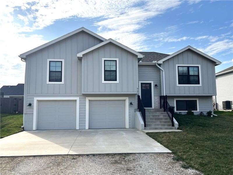 72 461 Rd, Warrensburg, MO 64093