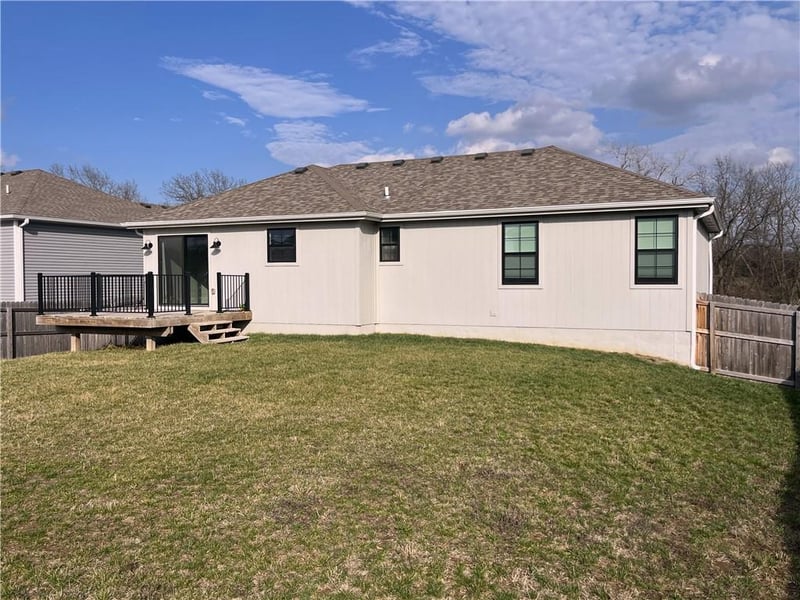 72 461 Rd, Warrensburg, MO 64093