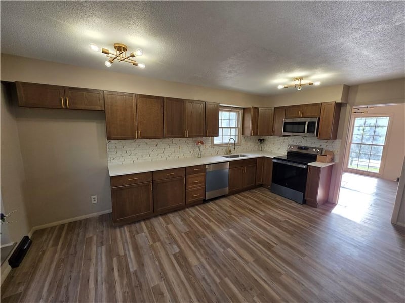 4811 Waukomis Dr, Kansas City, MO 64151