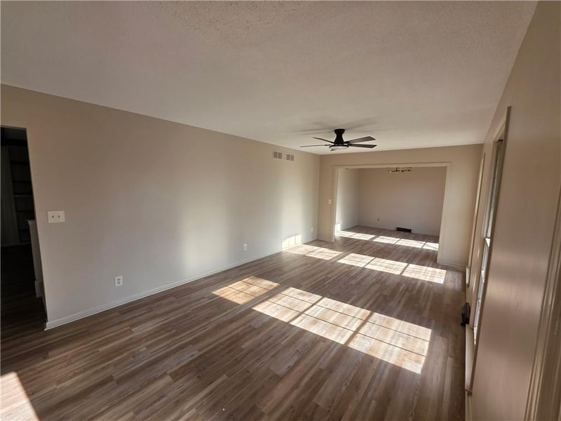 4811 Waukomis Dr, Kansas City, MO 64151