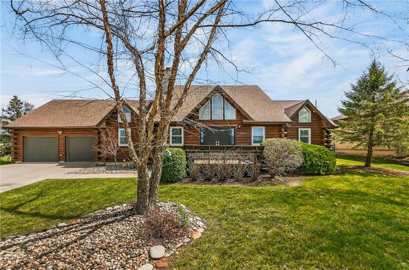 611 Winnebago Dr, Lake Winnebago, MO 64034