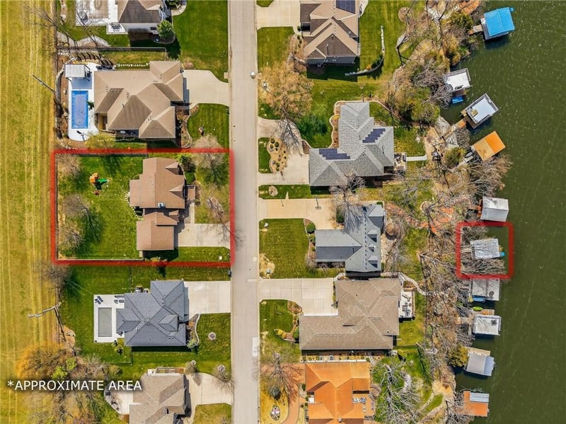 611 Winnebago Dr, Lake Winnebago, MO 64034