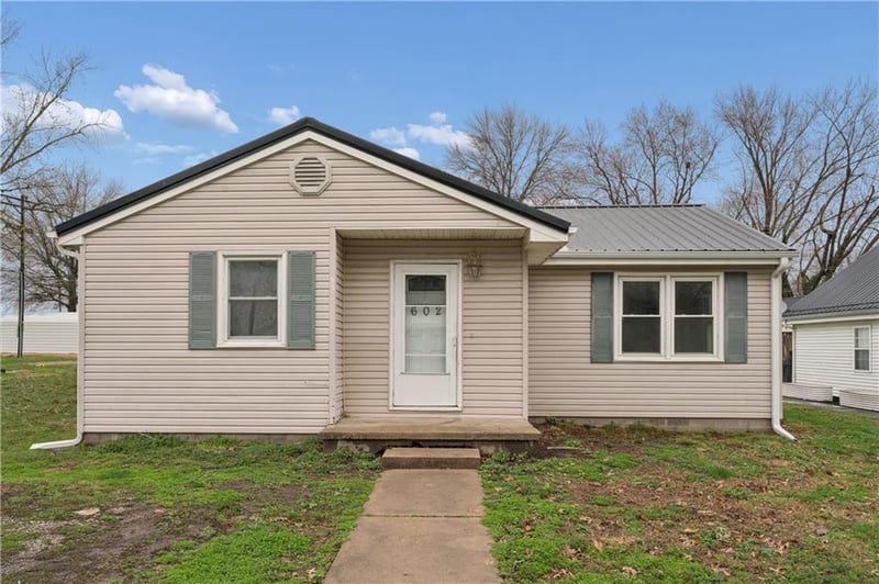 602 7th Ter, Concordia, MO 64020