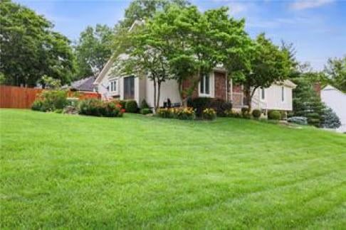 2600 Cochise Ave, Independence, MO 64057