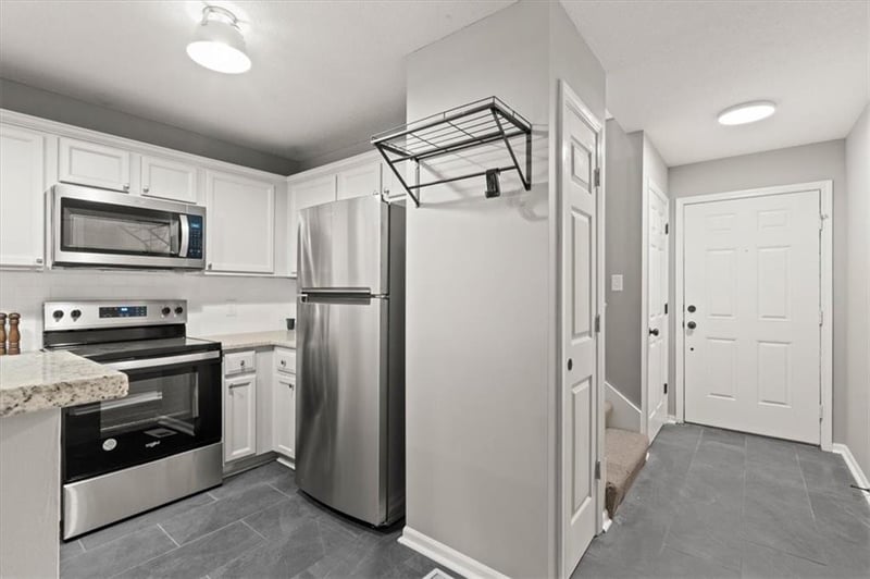 1232 Wysteria Dr, Lee's Summit, MO 64082