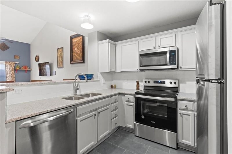 1232 Wysteria Dr, Lee's Summit, MO 64082