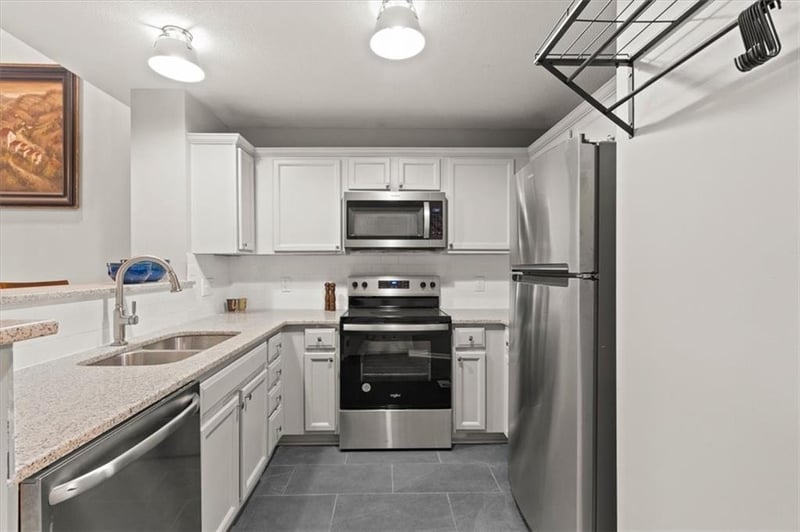 1232 Wysteria Dr, Lee's Summit, MO 64082