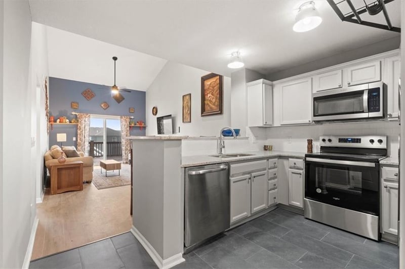 1232 Wysteria Dr, Lee's Summit, MO 64082