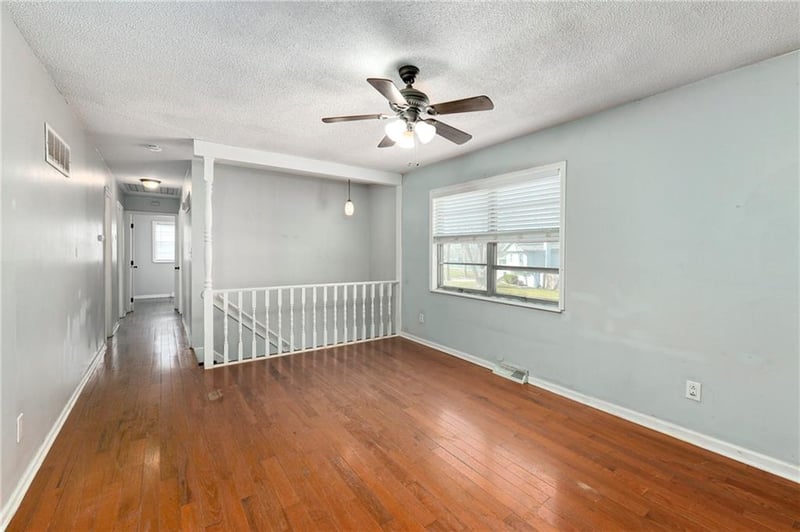 1103 Columbus St, Lee's Summit, MO 64086