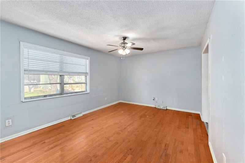 1103 Columbus St, Lee's Summit, MO 64086