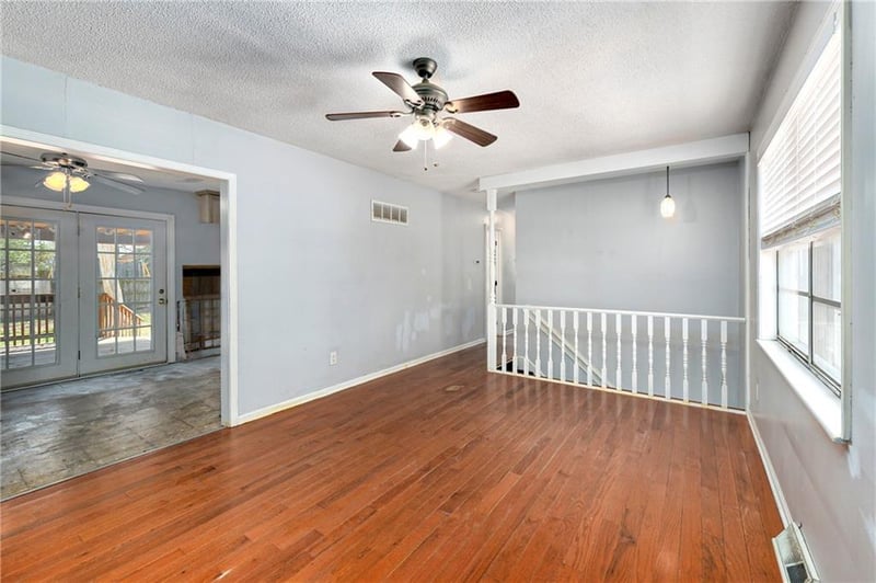 1103 Columbus St, Lee's Summit, MO 64086