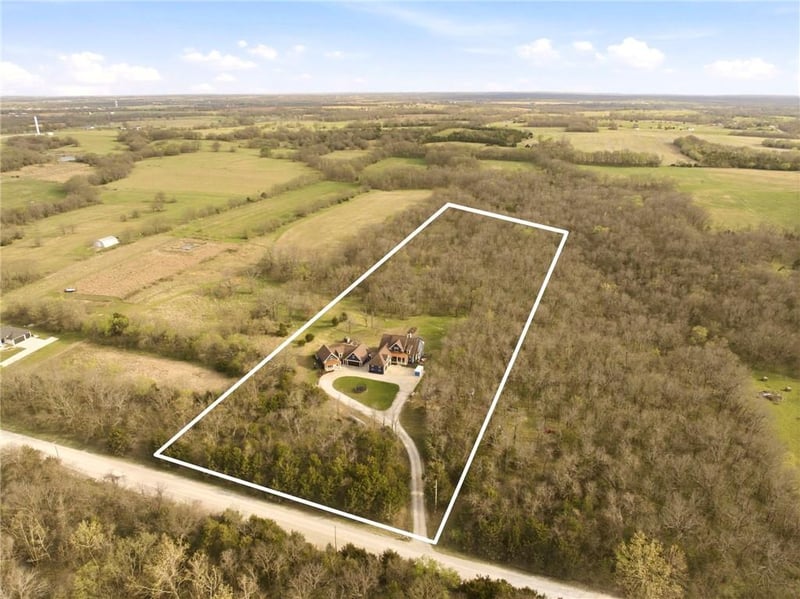 5763 W 335 St, Louisburg, KS 66053