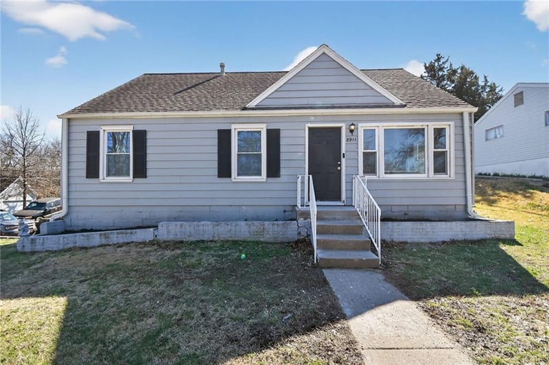 8911 29th St, Kansas City, MO 64129