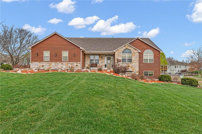 104 W 18th St, Eudora, KS 66025