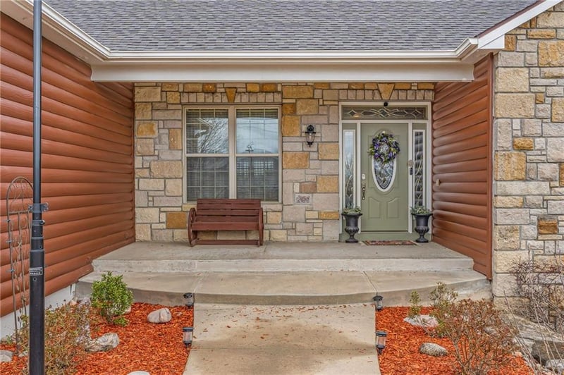 104 W 18th St, Eudora, KS 66025