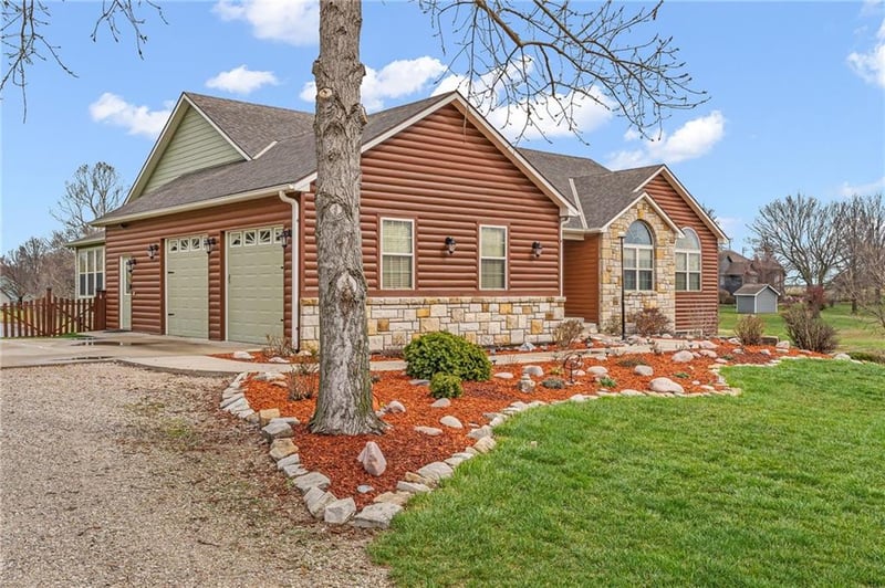 104 W 18th St, Eudora, KS 66025