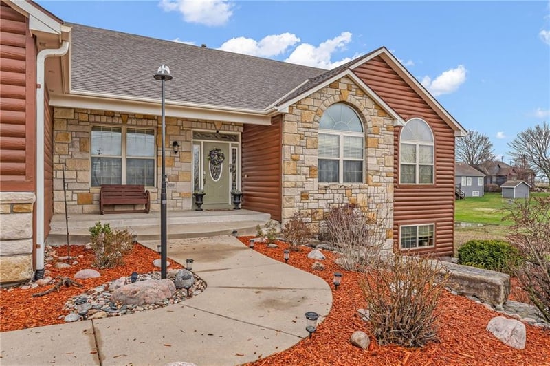 104 W 18th St, Eudora, KS 66025