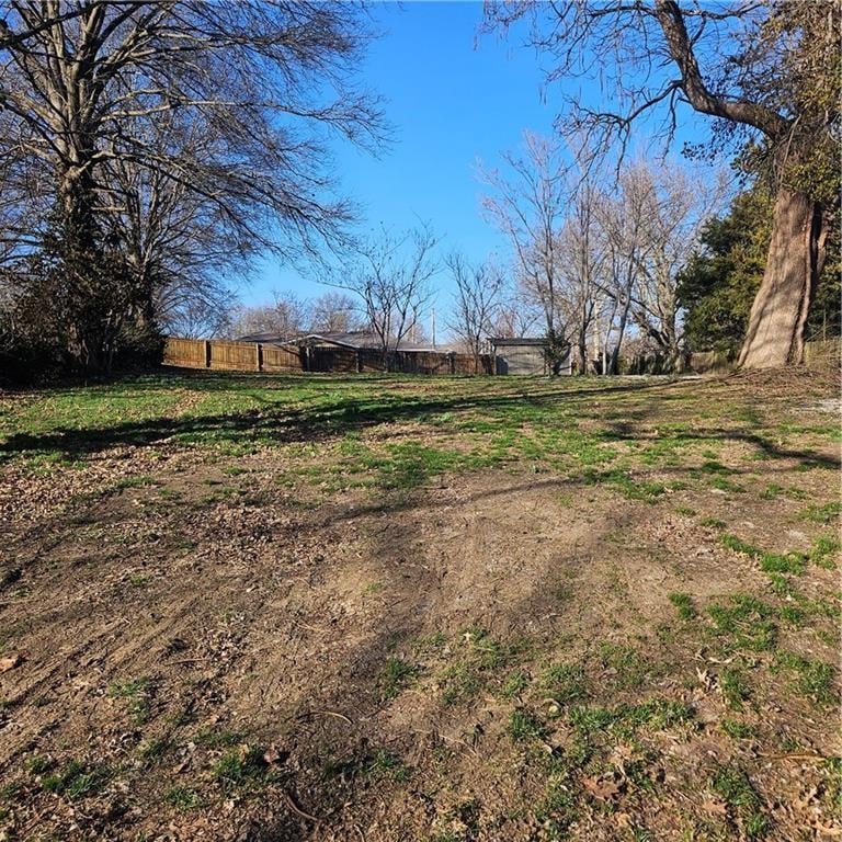 1904 Taylor St, Lexington, MO 64067