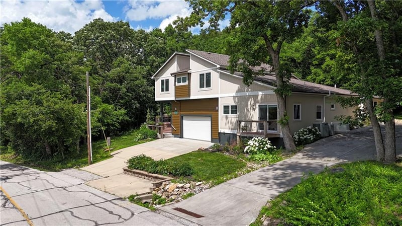 52 G St, Lake Lotawana, MO 64086