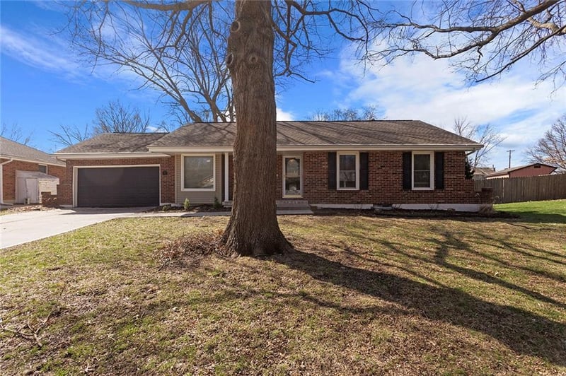 717 Mulberry St, Lee's Summit, MO 64086