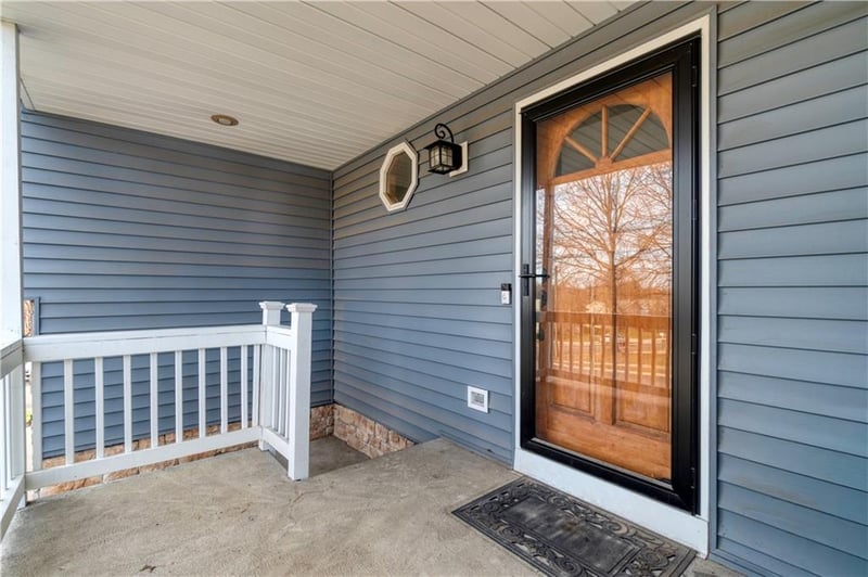 1104 Country Ln, Lee's Summit, MO 64086