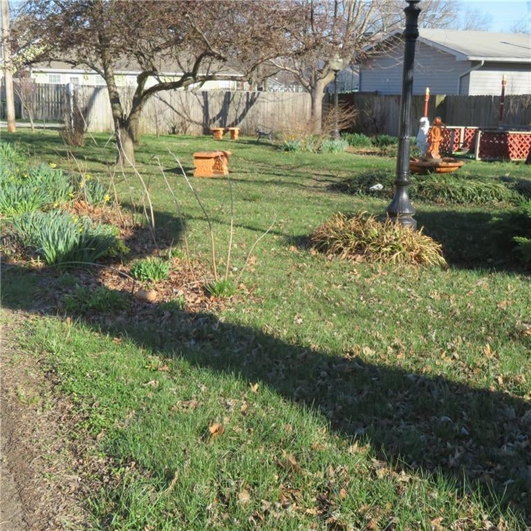 215 Cottonwood St, Iola, KS 66749