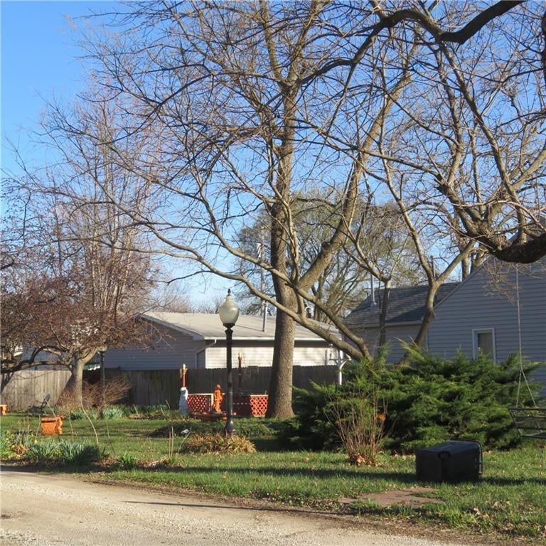 215 Cottonwood St, Iola, KS 66749